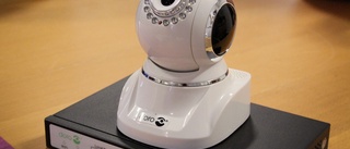 Äldre kan komma att kameraövervakas av utländska företag nattetid – nu höjs kritiska röster