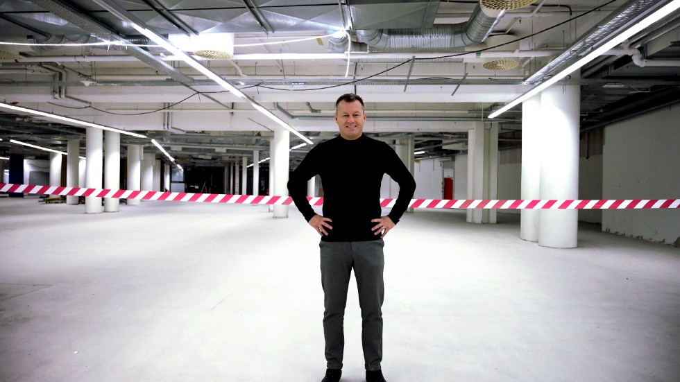 Jesper Brodin, vd för Ingka Group i lokalen som nästa sommar kommer att inrymma ett nytt Ikea varuhus, i Gallerian i centrala Stockholm.