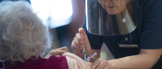 Äldre i utsatta områden har vaccinerats först