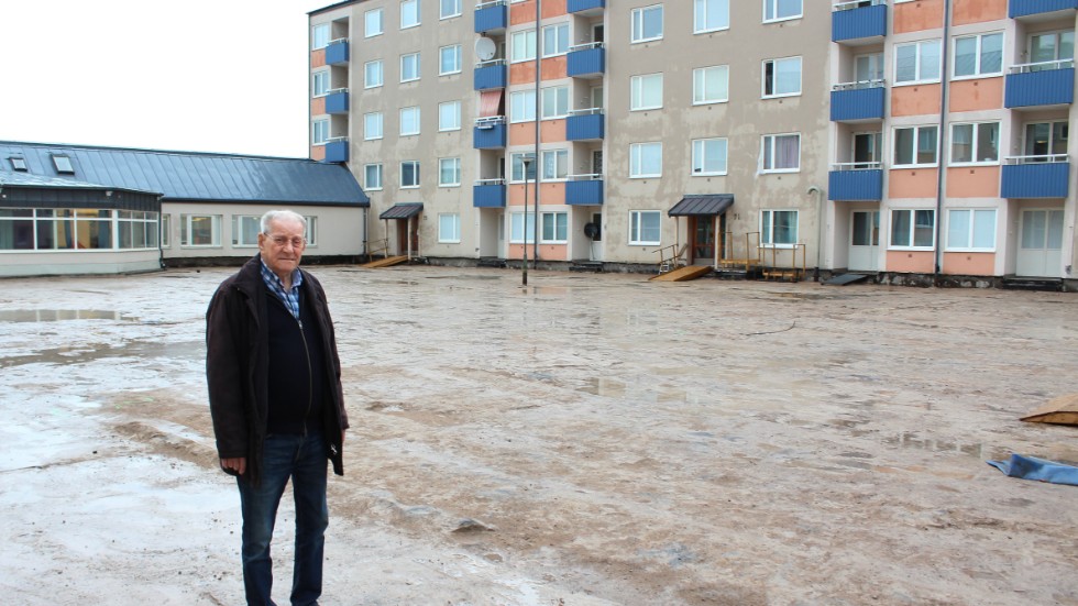 "Jag har pratat med grannarna och de vet heller ingenting. Nu vill vi ha information och en tidsplan", säger Lennart Lindgren.