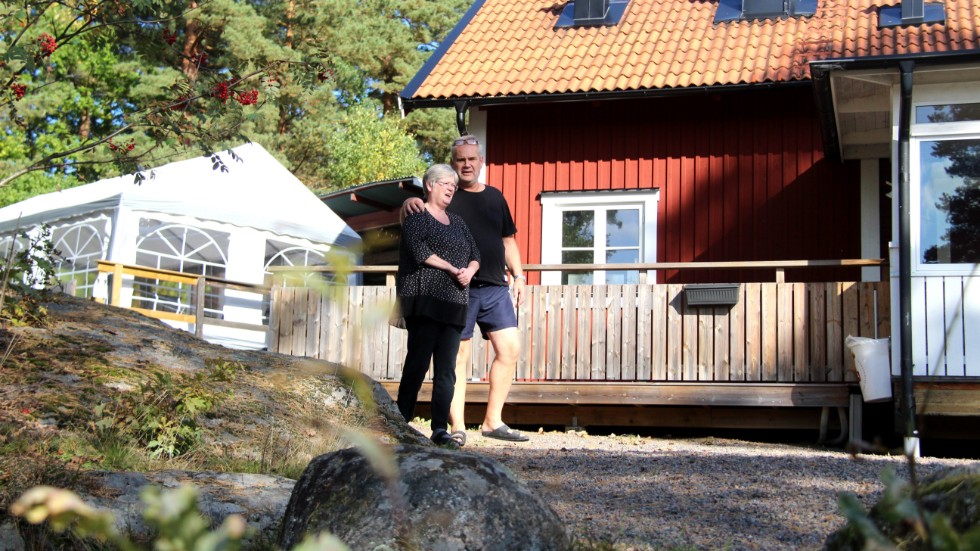 Lena Berg och Michael Römberg fortsätter att driva Hornåbergs camping i minst tre år. Under avtalstiden höjs deras årshyra med 100 tusen kronor.