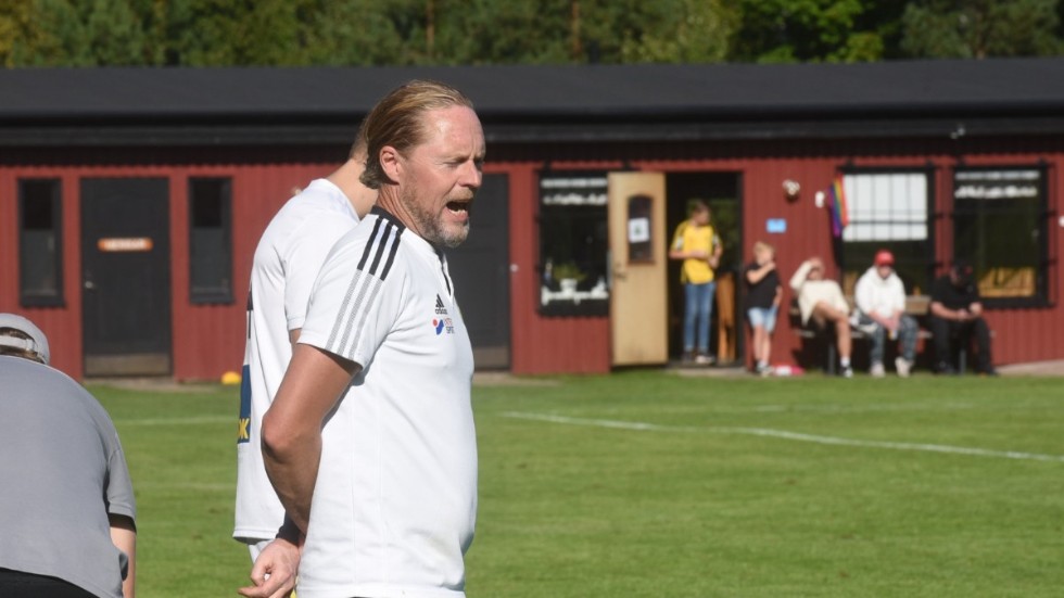 VIF-tränaren Patrik Gunnarsson fick se sitt lag spela 1-1 mot Höreda borta,