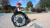 Elliot, 7, får stå vid sidan av lekparken – fortfarande efter två år: "Han blir ju besviken"