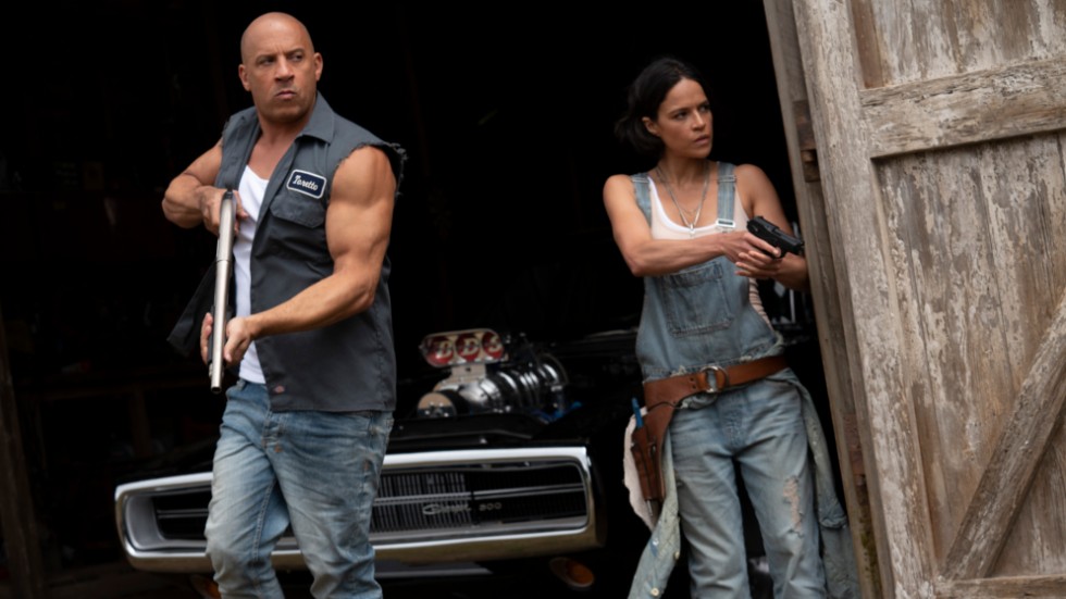 Letty (Michelle Rodriguez) and Dom (Vin Diesel) i skjutglatt samarbete.