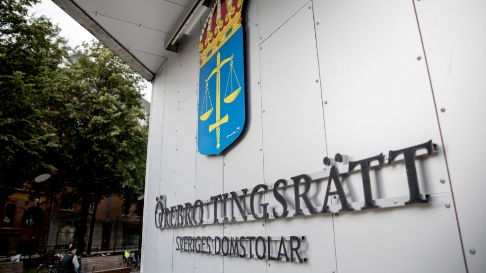 Örebro tingsrätt dömer en man till tre års fängelse för våldtäkt. Mannen ska också utvisas. Arkivbild.