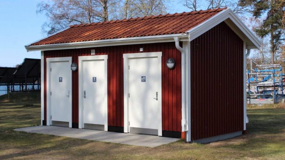 En offentlig toalett skulle bli en stor tillgång för Folkets park och strandpromenaden, skriver Lennart Beijer och Rosie Folkesson i en motion.