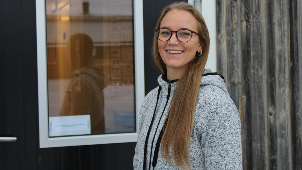 Sandra Frost, 26, kommer ursprungligen från Stavanger i sydvästra Norge. Nu bor hon i Vimmerby, där hon sedan ett drygt halvår tillbaka driver en naprapatklinik.