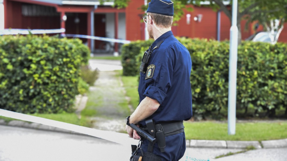 En person skadades vid en skottlossning i centrala Nyköping.
