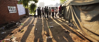 Förlängt val i Zimbabwe – bråk vid vallokaler