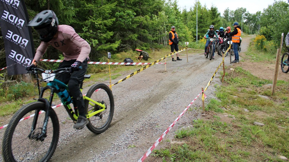 Drygt 100 deltagare från olika delar av Sverige kom till start i endurotävlingen.
