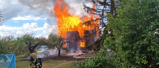 Ny brand i närheten av den nedbrunna villan