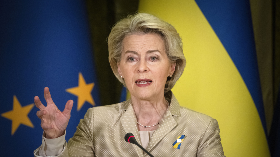 EU-kommissionens ordförande Ursula von der Leyen vid ett besök i Kiev i helgen. Arkivbild.