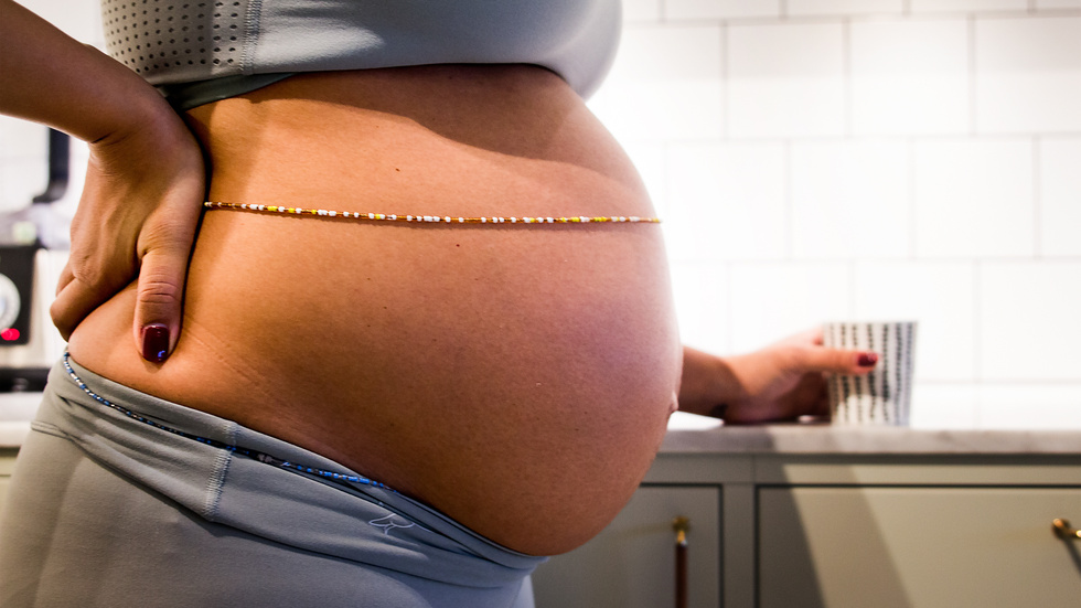 En gravid kvinna diskriminerades när hennes provanställning avslutades efter sjukfrånvaro, slår DO fast. Arkivbild.