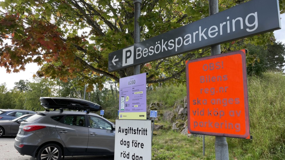 Parkeringsavgiften för besökare på Nyköpings lasarett ogillas av insändarskribenten.