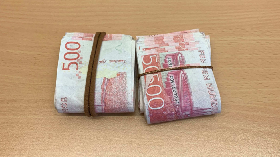 Sammanlagt 76 falska 500-kronorssedlar hittades i kvinnans rum i Hultsfred.