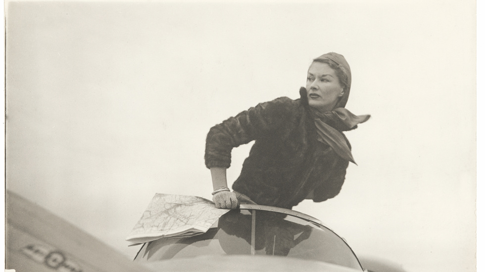 Lisa Fonssagrives-Penn fotograferad för magasinet Town and Country omkring 1947. Bilden ingår i utställningen Fashion Icon på Maison Européenne de la Photographie i Paris. Pressbild.