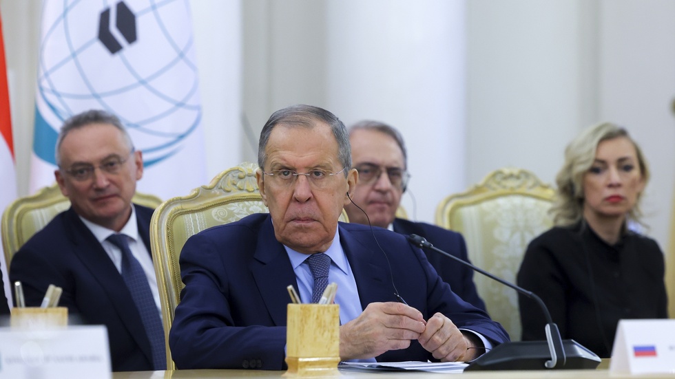 Rysslands utrikesminister Sergej Lavrov vill gärna komma till veckans OSSE-möte i Skopje. Arkivbild.