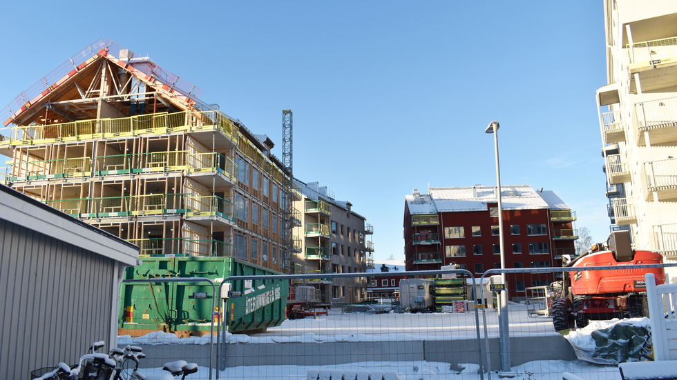 These three apartment blocks in the Släden block will be ready for occupancy in June, August, and November 2024. The developer is Nåiden Bostad. They will be for sale not rental.