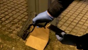 "Fel" personer dök upp i Berga – snart greps man med pistol