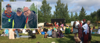 Skurholmens eget Woodstock håller vädertummarna