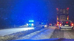 Flera olyckor i Östergötland – snöfall ger besvärligt väglag