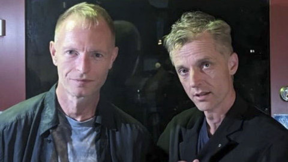 Torbjörn Håkansson (tv) och Fredrik Lindson från popduon The Embassy. Pressbild.
