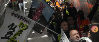 Demonstranter stormar Parisbörsen