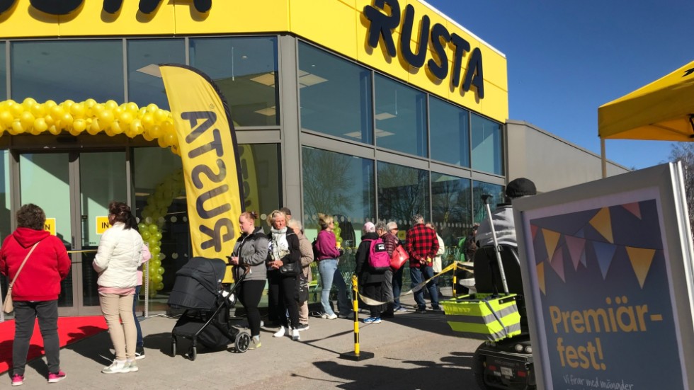 Rusta i Vimmerby öppnade för drygt ett år sedan. Fredrik Ingemarsson, försäljningschef för Rusta Sverige, berättar att man är väldigt nöjda med satsningen. "Vi gillar Vimmerby och tycker det är fantastiskt trevligt att ha ett varuhus här", säger han.