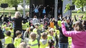 Förskoleeleverna sjöng allsång för full hals i Stadsparken