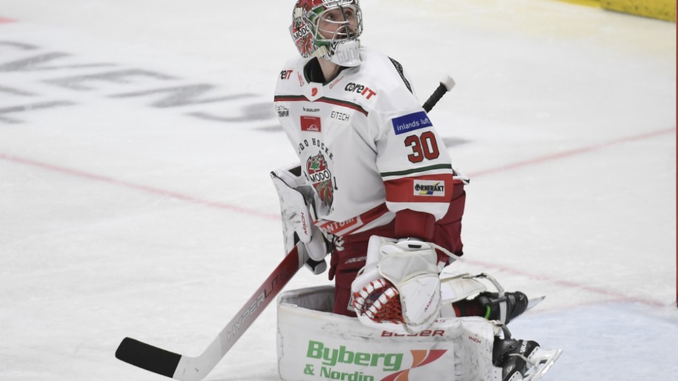 Målvakten Kristers Gudlevskis var en av Modos matchhjältar i den första hockeyallsvenska finalen. Arkivbild.