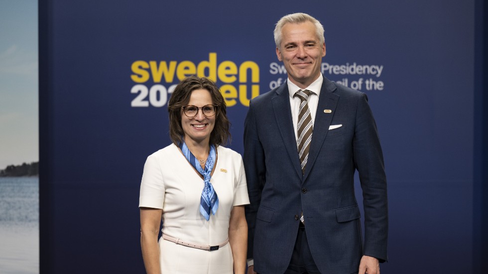 EU-minister Jessika Roswall tillsammans med Finlands EU-minister Anders Adlercreutz vid det informella EU-ministermötet utanför Stockholm.