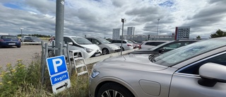 Linköpingsbo: Sätt stängsel runt parkeringen vid Bilbörsen Arena 