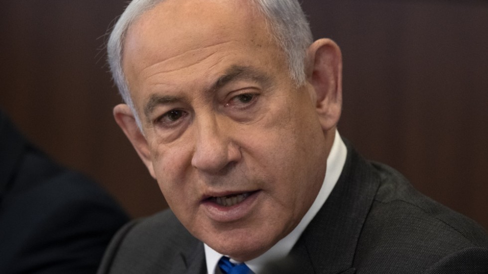 Israels premiärminister Benjamin Netanyahu pressas både av yttre kritik och ett tryck från den egna regeringen. Arkivbild.