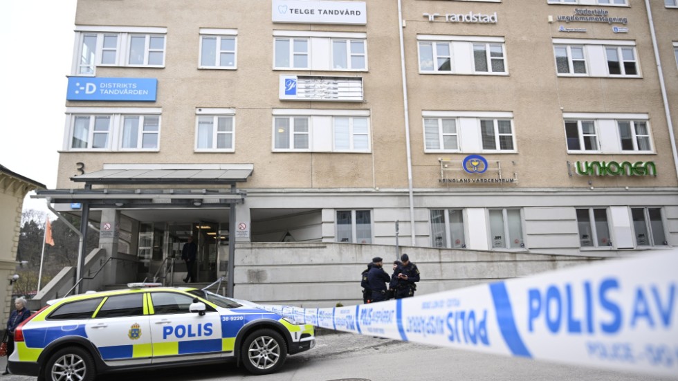 En morddömd 17-åring som vårdades på ett Sis-hem fritogs i Södertälje i torsdags.