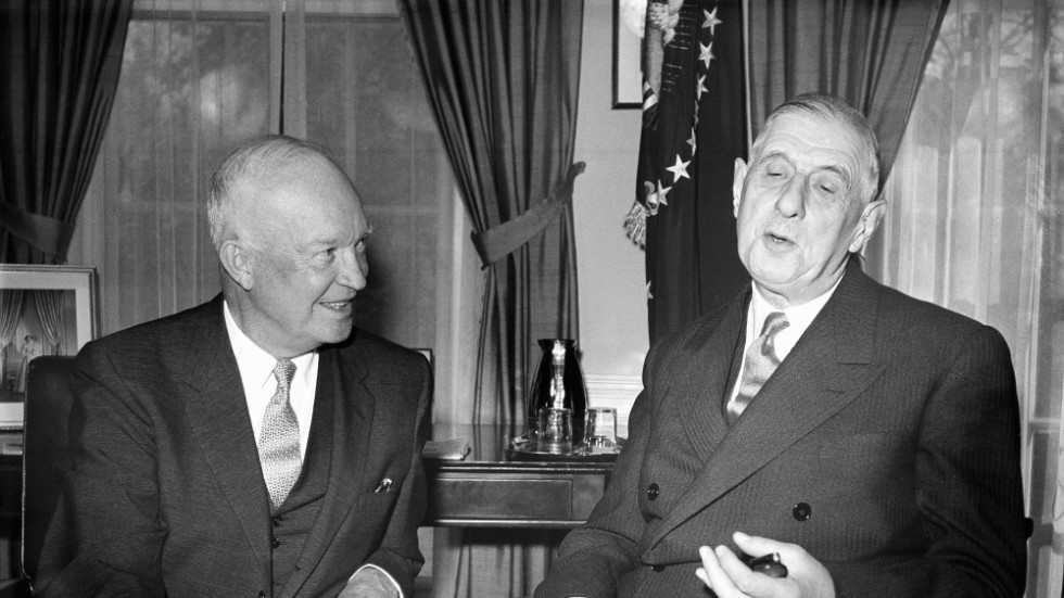 Dwight D Eisenhower tar emot sin franske kollega Charles de Gaulle i Vita huset.