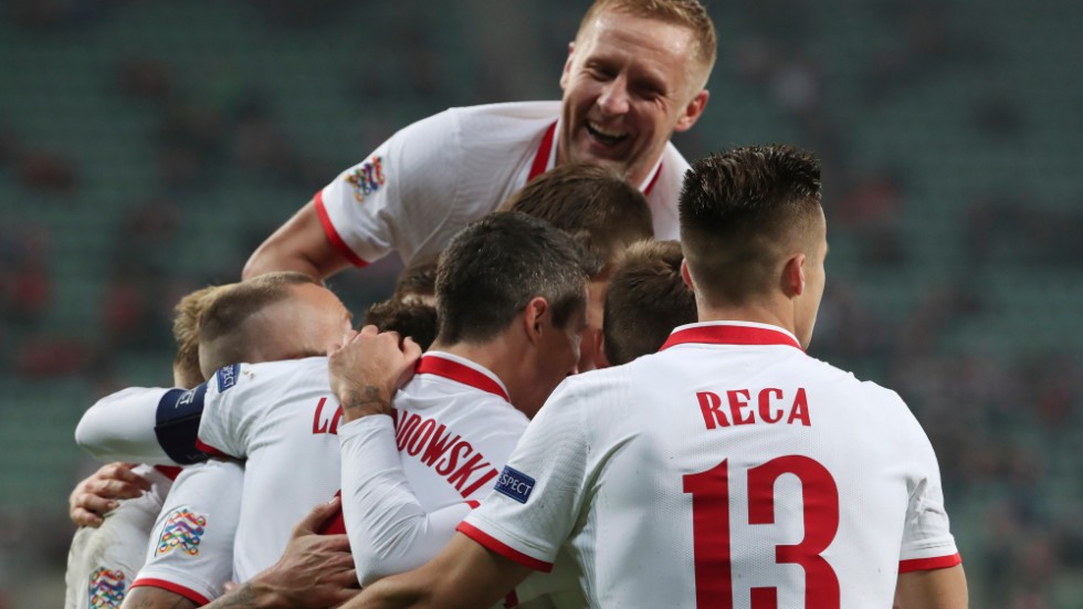 Polska spelarna firar ett mål mot Bosnien i Nations League. Arkivbild.