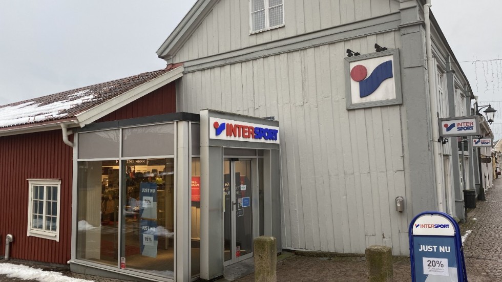Intersport i Vimmerby har satt en gräns på 34 personer i butiken enligt de nya restriktionerna.