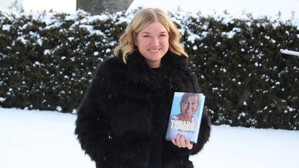 Anna von Koch i Söderköping har skrivit boken om Mona Tumba tillsammans med Mona Tumba. 