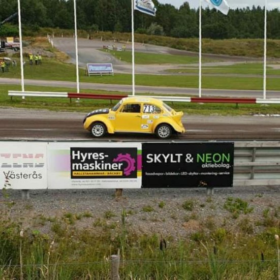 I sin gula VW vann Peter Fransson ganska enkelt i Västerås. 