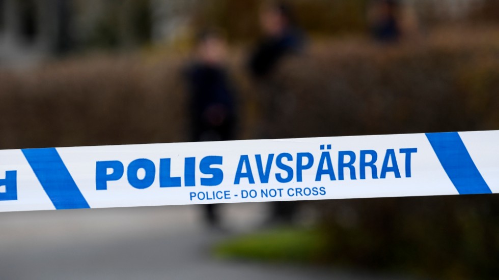 En man har gripits efter att ha dragit kniv mot två personer i Vänersborg. Arkivbild.
