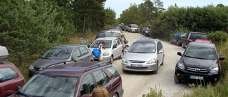 Bilar felparkerade vid Blå lagunen