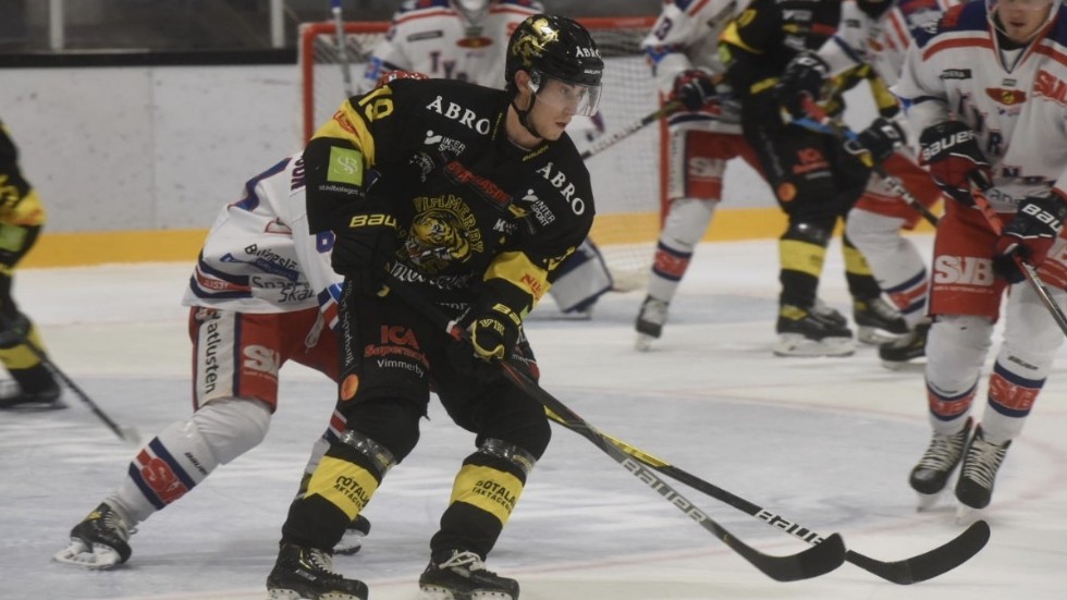 Vimmerby Hockeys lagkapten Anton Carlsson känner sig revanschsugen inför det stundande slutspelet i och anser att laget har en rimlig chans att nå Allsvenskan.