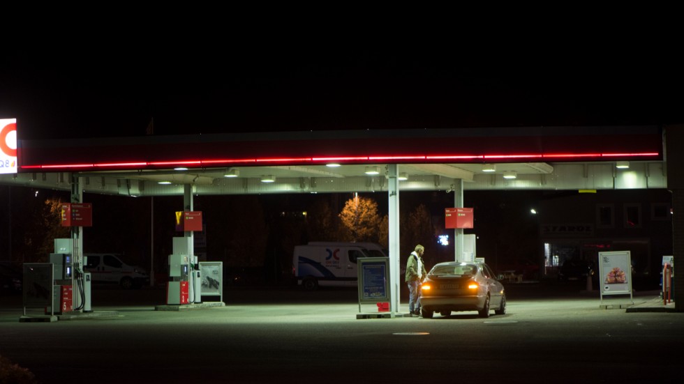 Många bensinstationer på landsbygden kämpar med lönsamheten, och nu kommer nya krav från myndigheterna. 