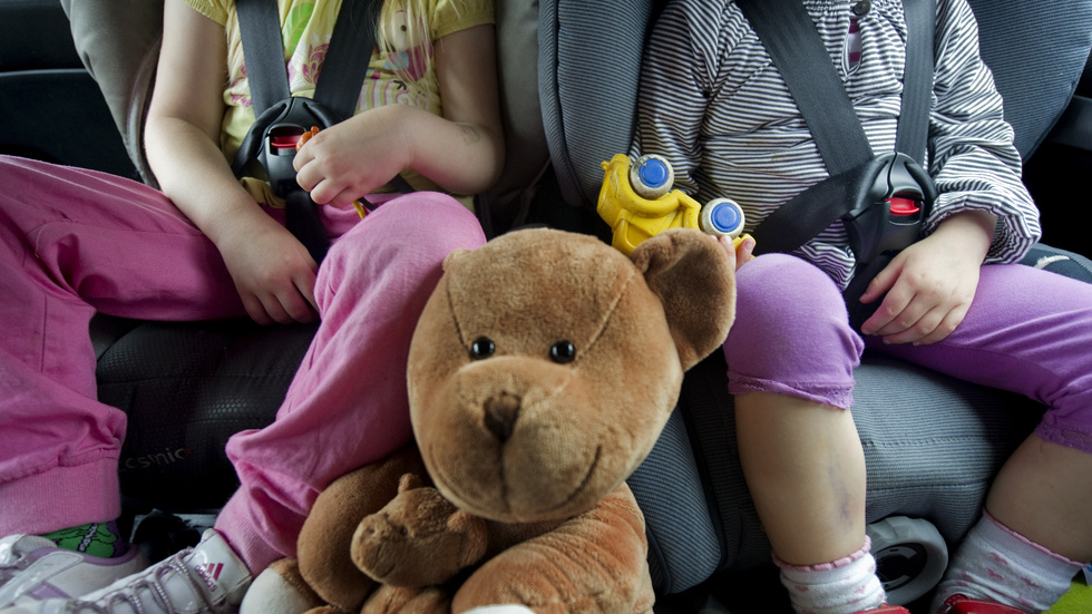 Barn i åldern 4–15 år och kvinnor är bäst på att använda bilbälte, enligt NTF:s undersökning. Arkivbild.