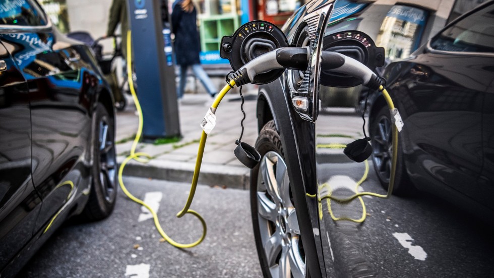 Det kan vara billigare med elbil än bensinbil – åtminstone för den som kör minst 1|500 mil per år, i minst tre år.