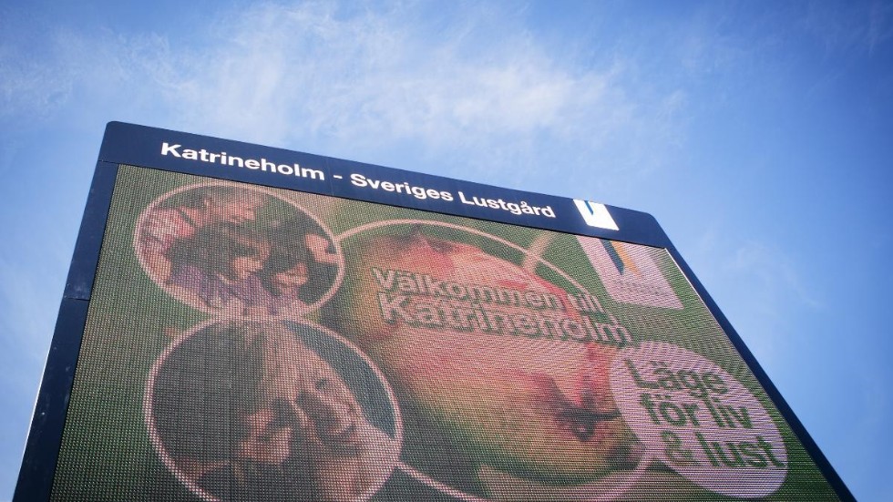 Insändarskribenten vill slippa floskler som "Sveriges lustgård" och "Läge för liv och lust" och tycker att det vid infarterna till stan ska stå "Välkommen till Katrineholm". (Arkivbild)