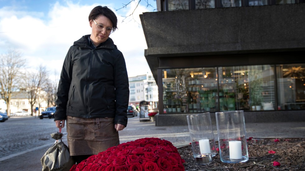 Åsa Carlqvist och hennes personal i blomsteraffären hjälpte en av de skadade i attacken i Vetlanda.