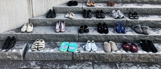 22 par skor i centrum uppmärksammar kvinnovåld 