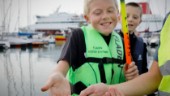 Populärt med streetfiske för barn i Visby hamn