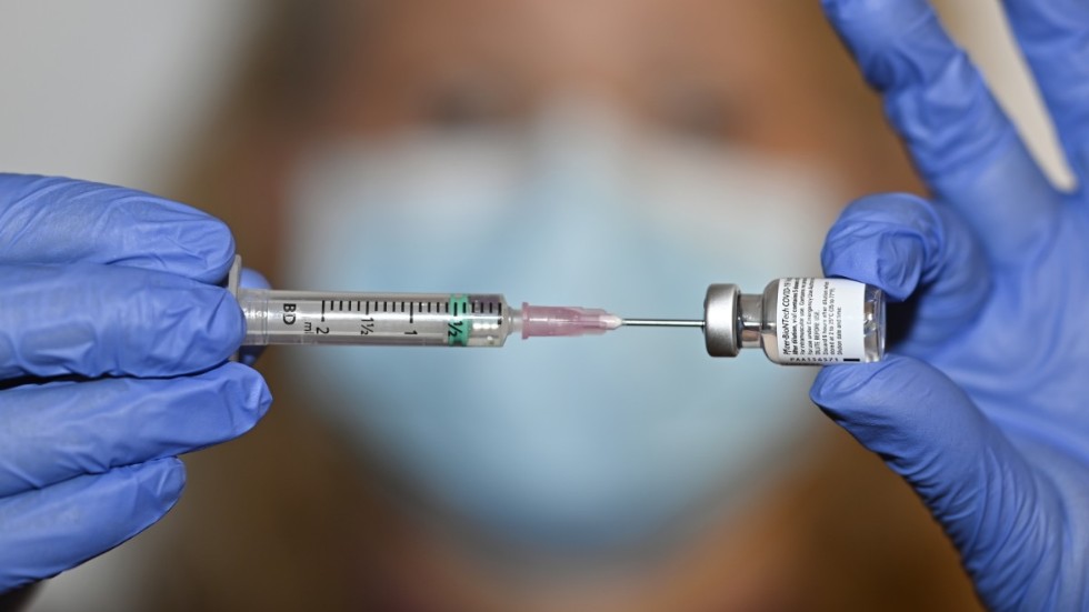 Fler och fler östgötar får nu sin tredje dos med vaccin mot pandemin.